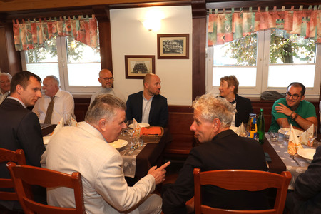 DELOVNO KOSILO S POSLANCI NSI IN ŽUPANI 09 FOTO LJUBO VUKELIČ